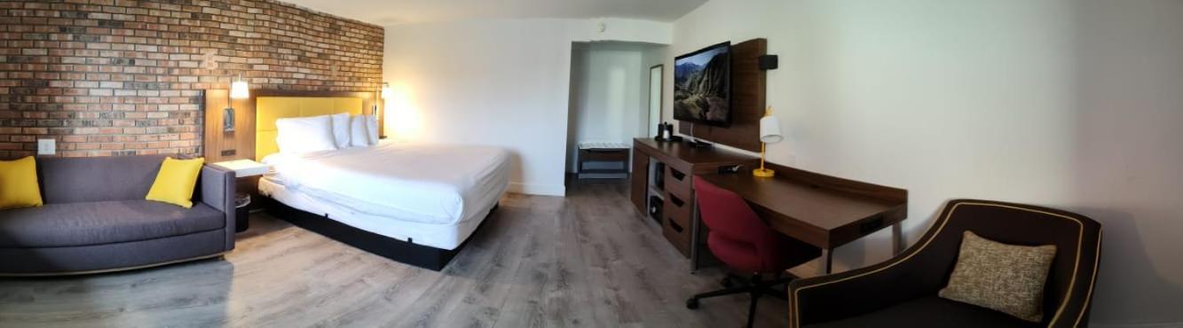 Penn Lodge Hotel & Suites Philadelphia - Bensalem Bagian luar foto