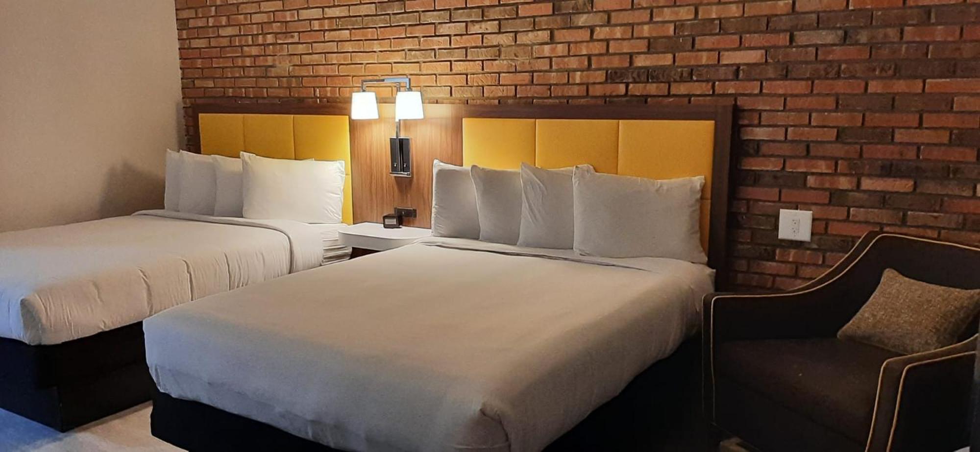 Penn Lodge Hotel & Suites Philadelphia - Bensalem Bagian luar foto