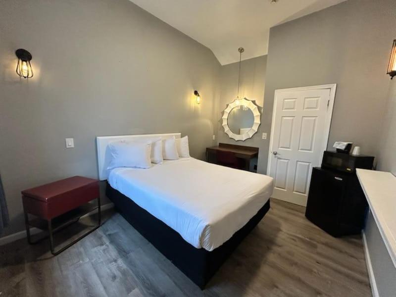 Penn Lodge Hotel & Suites Philadelphia - Bensalem Bagian luar foto