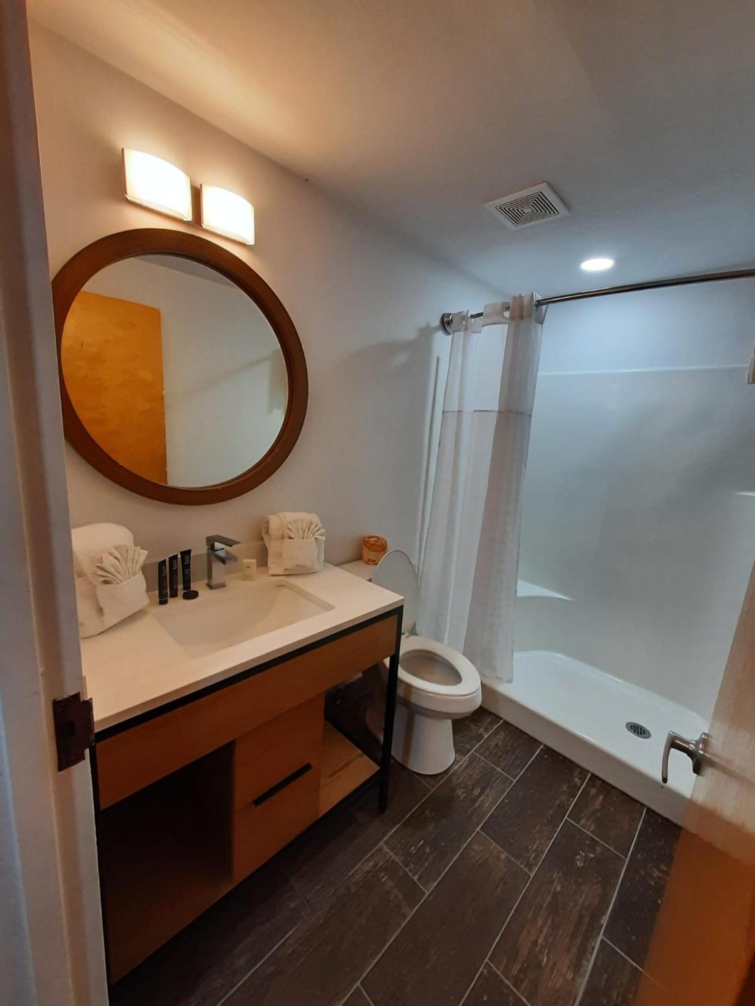 Penn Lodge Hotel & Suites Philadelphia - Bensalem Bagian luar foto