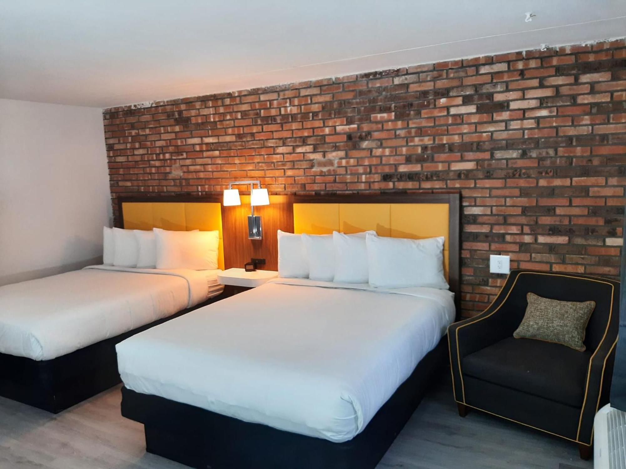 Penn Lodge Hotel & Suites Philadelphia - Bensalem Bagian luar foto