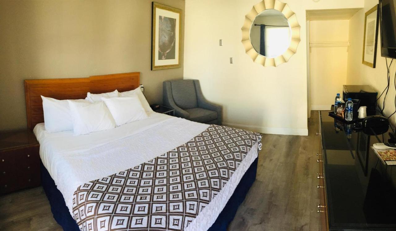 Penn Lodge Hotel & Suites Philadelphia - Bensalem Bagian luar foto
